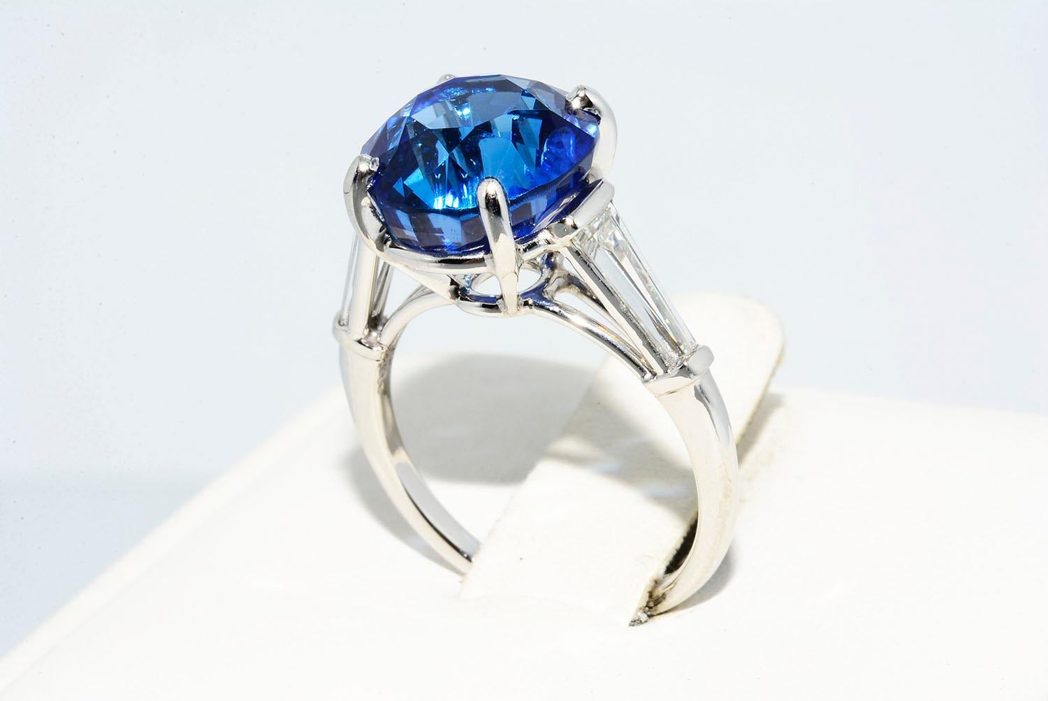 Van Cleef and Arpels Sapphire and Diamond Platinum Ring at 1stDibs ...