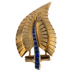 Spilla in oro con zaffiro Van Cleef & Arpels
