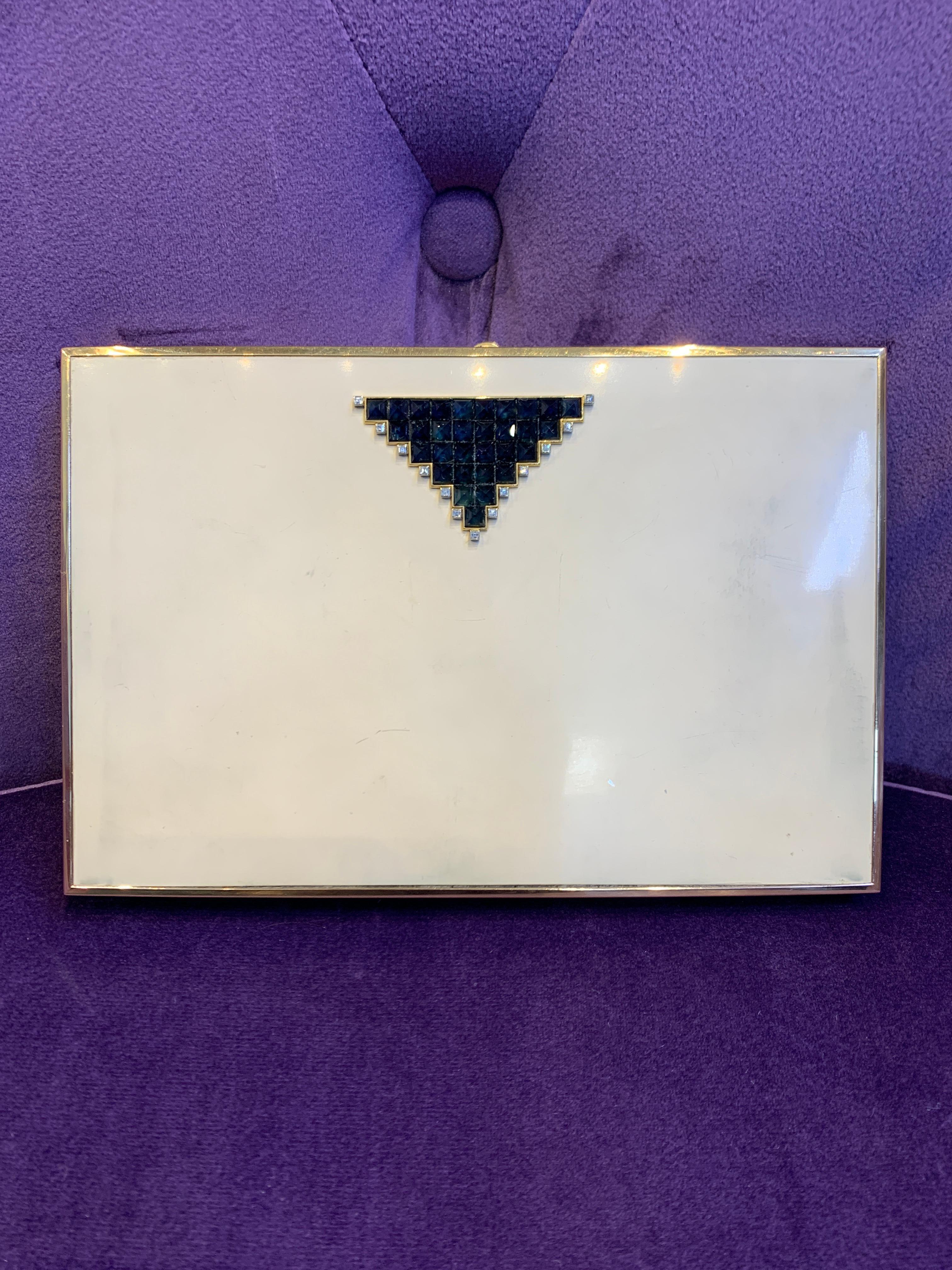 Van Cleef & Arpels Sapphire Gold Diamond and Bakelite Minaudière In Excellent Condition For Sale In New York, NY