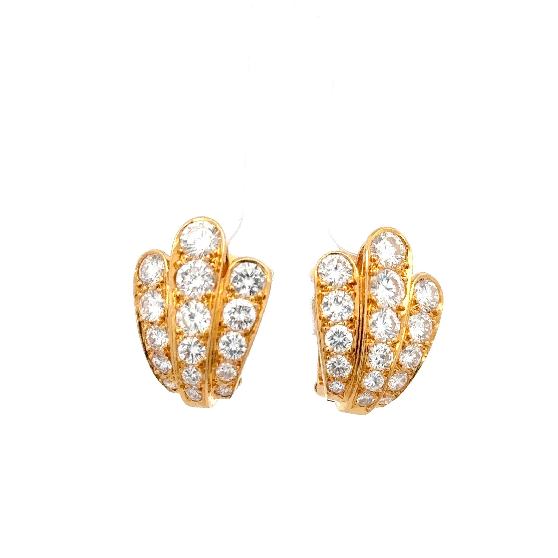 Taglio rotondo Van Cleef & Arpels Orecchini con diamanti a conchiglia da 3 carati in oro giallo 18 carati in vendita