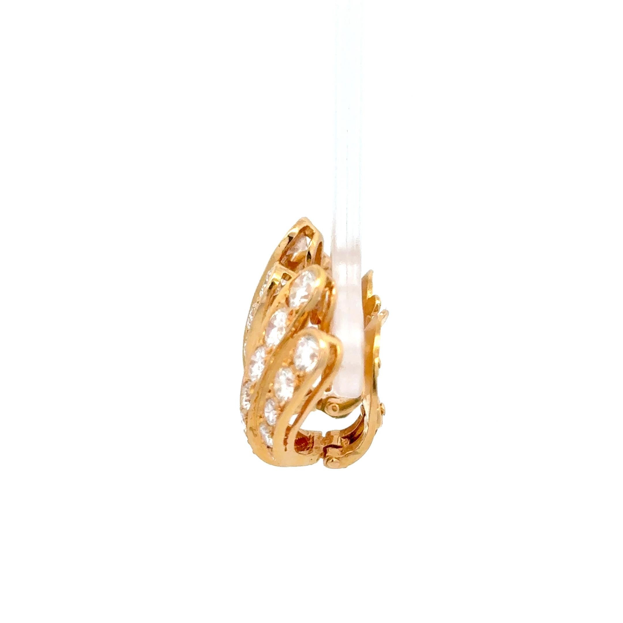 Van Cleef & Arpels Orecchini con diamanti a conchiglia da 3 carati in oro giallo 18 carati In condizioni ottime in vendita a Dallas, TX