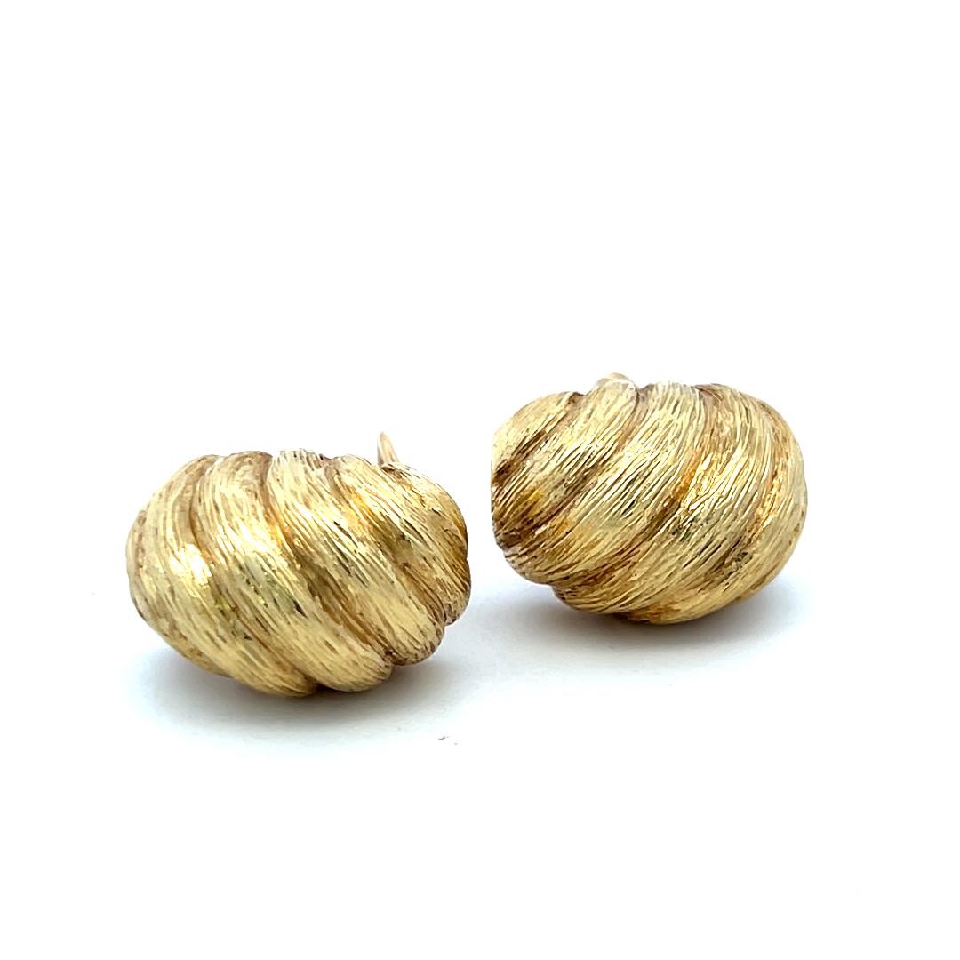 Orecchini a clip in oro giallo 18 carati Van Cleef & Arpels Shrimp in vendita 8