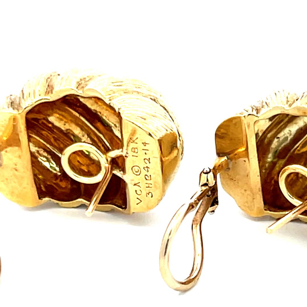 Orecchini a clip in oro giallo 18 carati Van Cleef & Arpels Shrimp in vendita 11