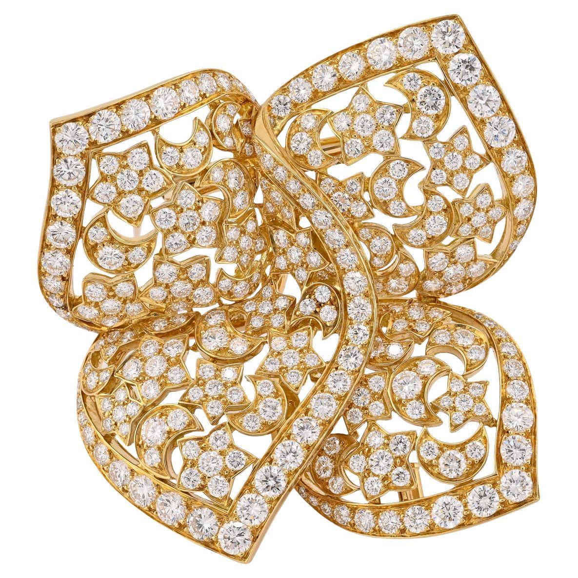 Van Cleef
Arpels Sirius Diamond Brooch in 18K Gold
