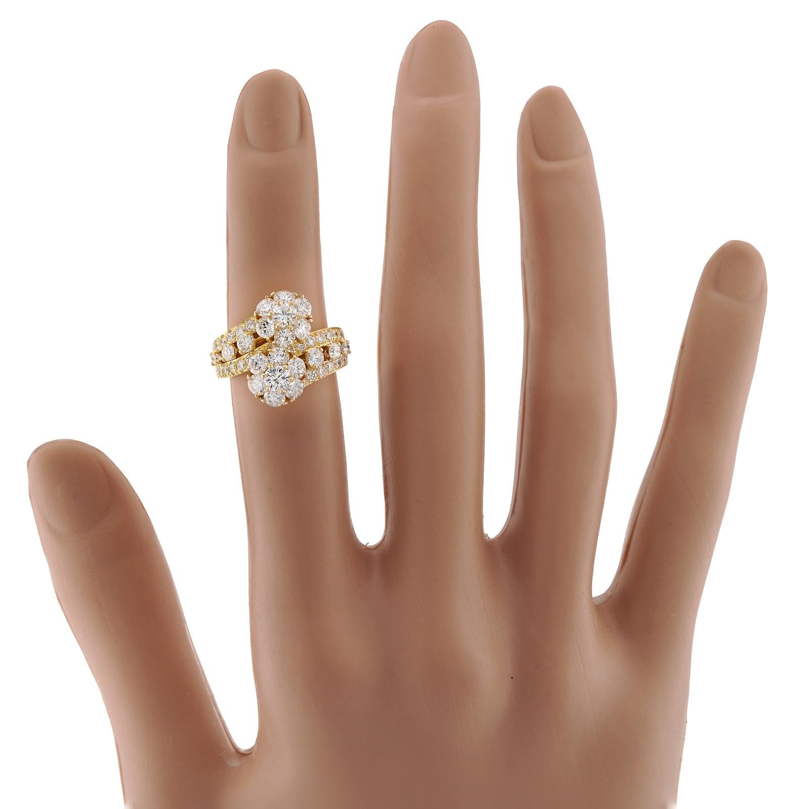 Brilliant Cut VAN CLEEF & ARPELS Snowflake 18k Yellow Gold Diamond Ring Size 5 For Sale