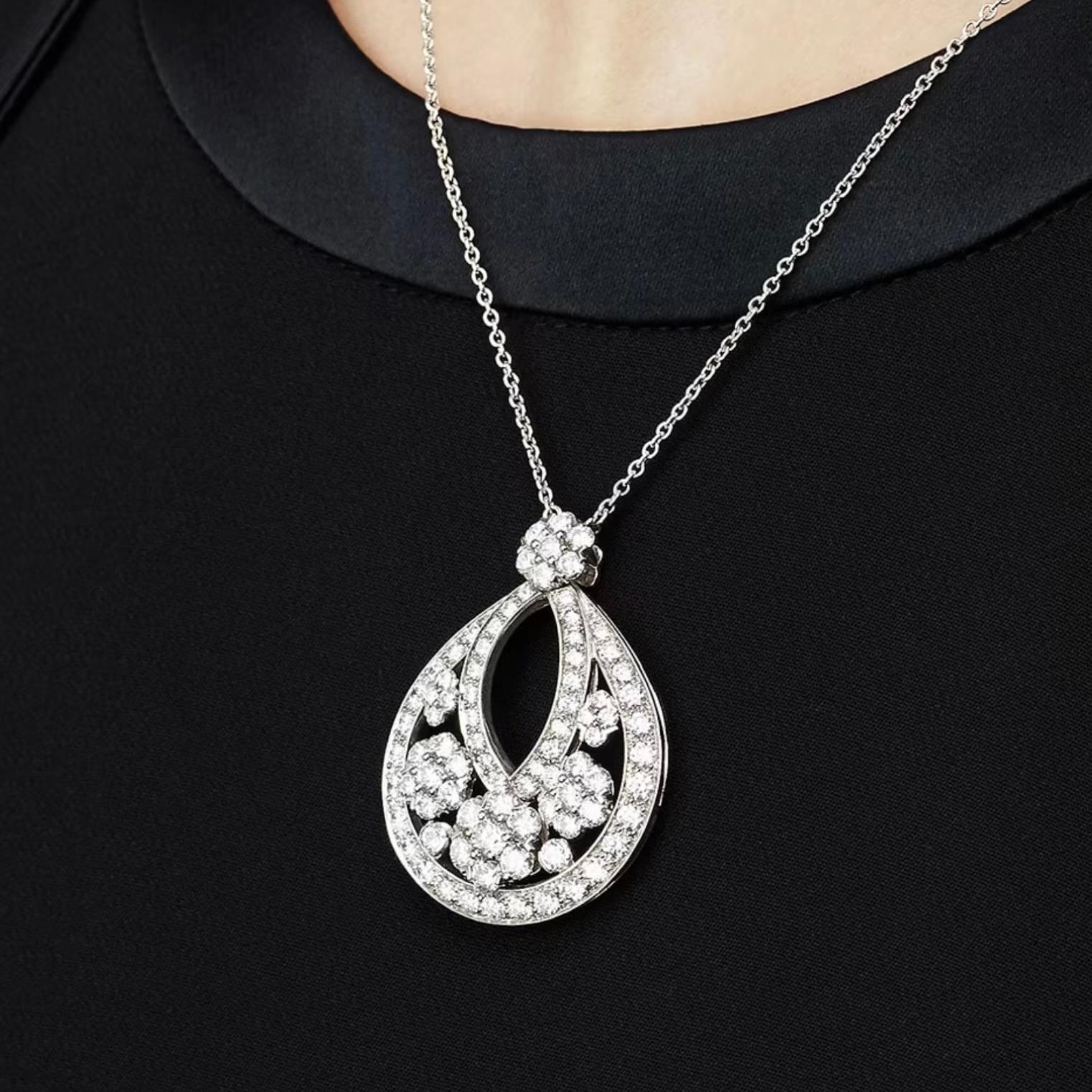 Women's or Men's Van Cleef & Arpels Snowflake Diamond Pendant In Platinum, Large Model  For Sale