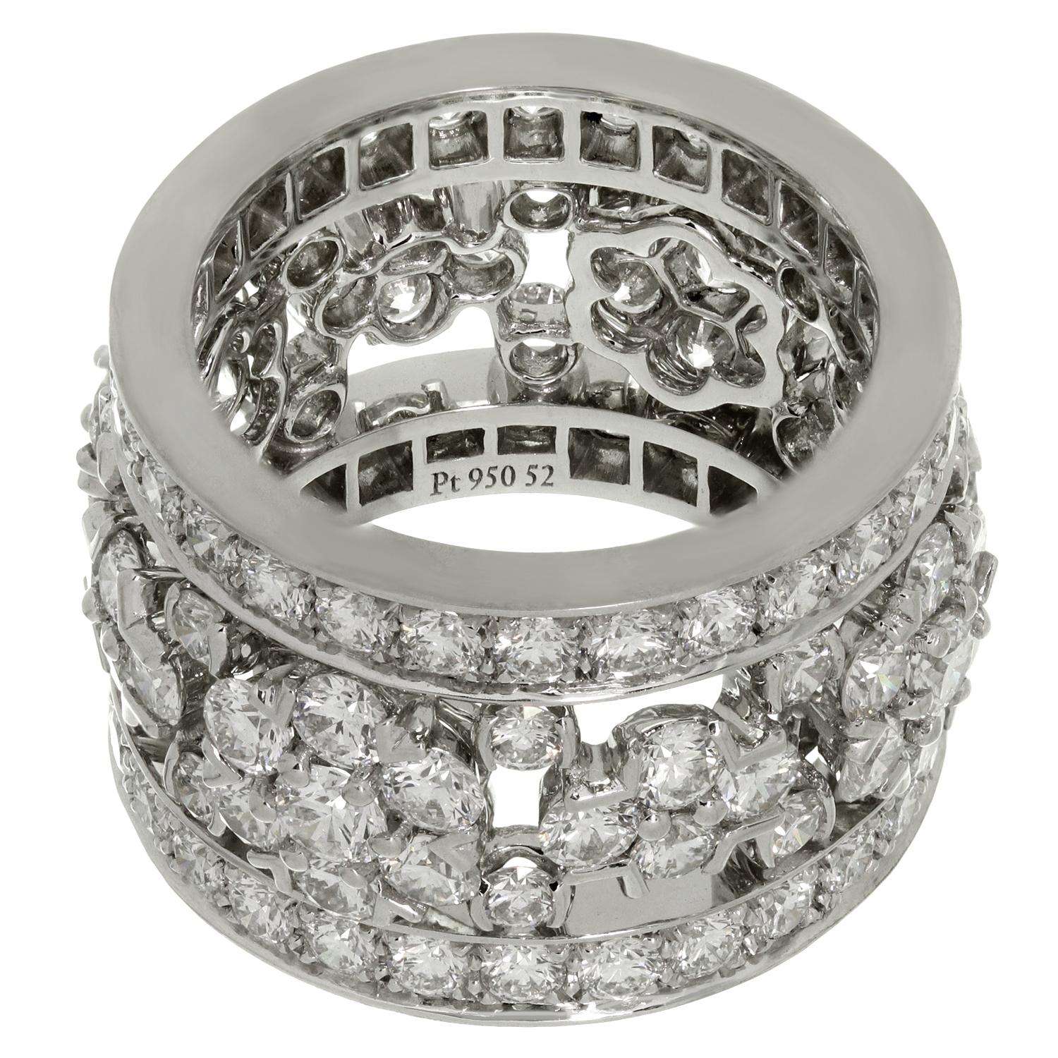 Van Cleef & Arpels Snowflake Diamond Platinum Ring Box Papers. Sz EU 52 - US 6 In Excellent Condition In New York, NY