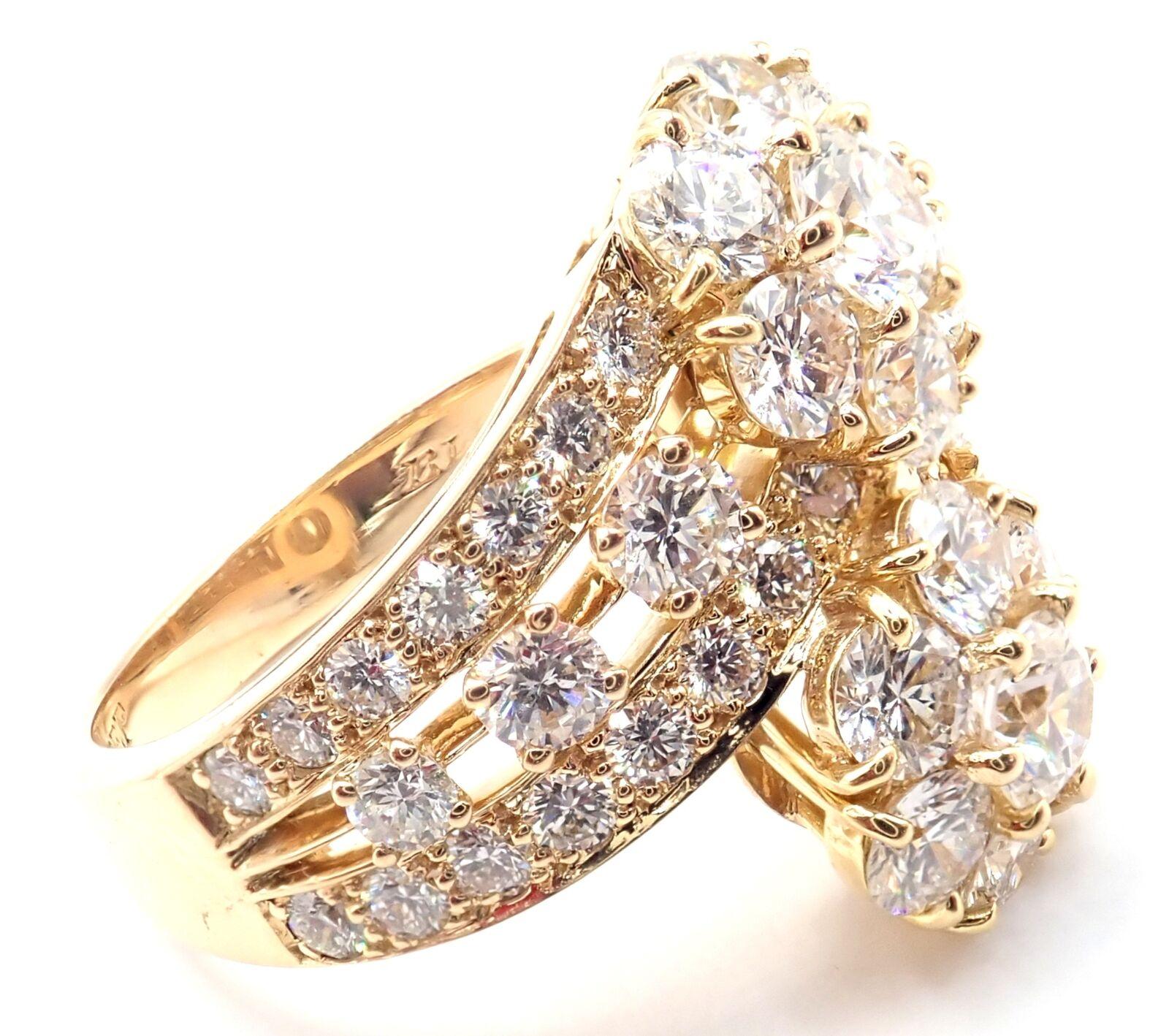 18k Gelbgold Diamant Schneeflocke zwei Blumen Ring von Van Cleef & Arpels.
Mit Diamanten im runden Brillantschliff, Reinheit VVS1, Farbe E. Gesamtgewicht der Diamanten 3,01ct
Einzelheiten:
Größe: Europäisch 52, US 6
Breite an der Oberseite:
