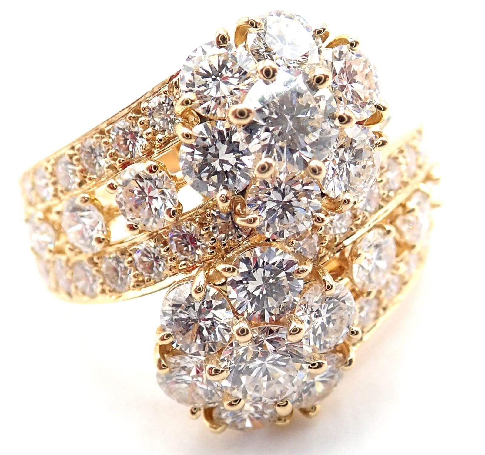 Brilliant Cut Van Cleef & Arpels Snowflake Diamond Two Flower Yellow Gold Ring For Sale