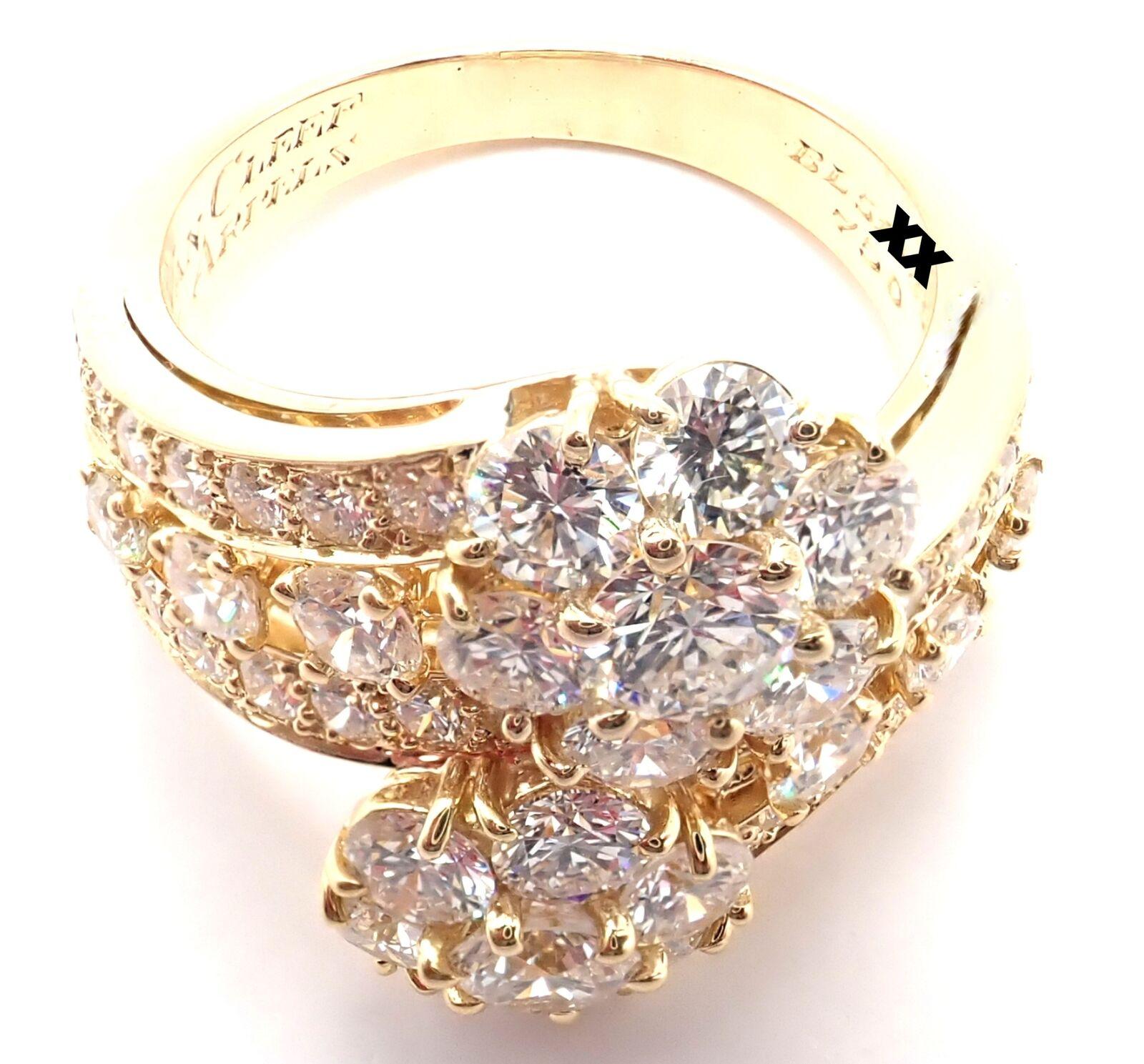 Van Cleef & Arpels Schneeflocken-Diamant-Ring aus Gelbgold mit zwei Blumen im Angebot 1