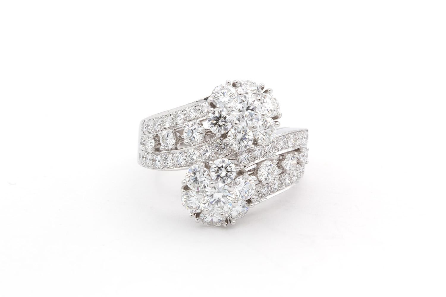 Taglio brillante Van Cleef & Arpels Anello con fiocco di neve e doppio fiore in platino e diamanti 3,00ctw BNP in vendita