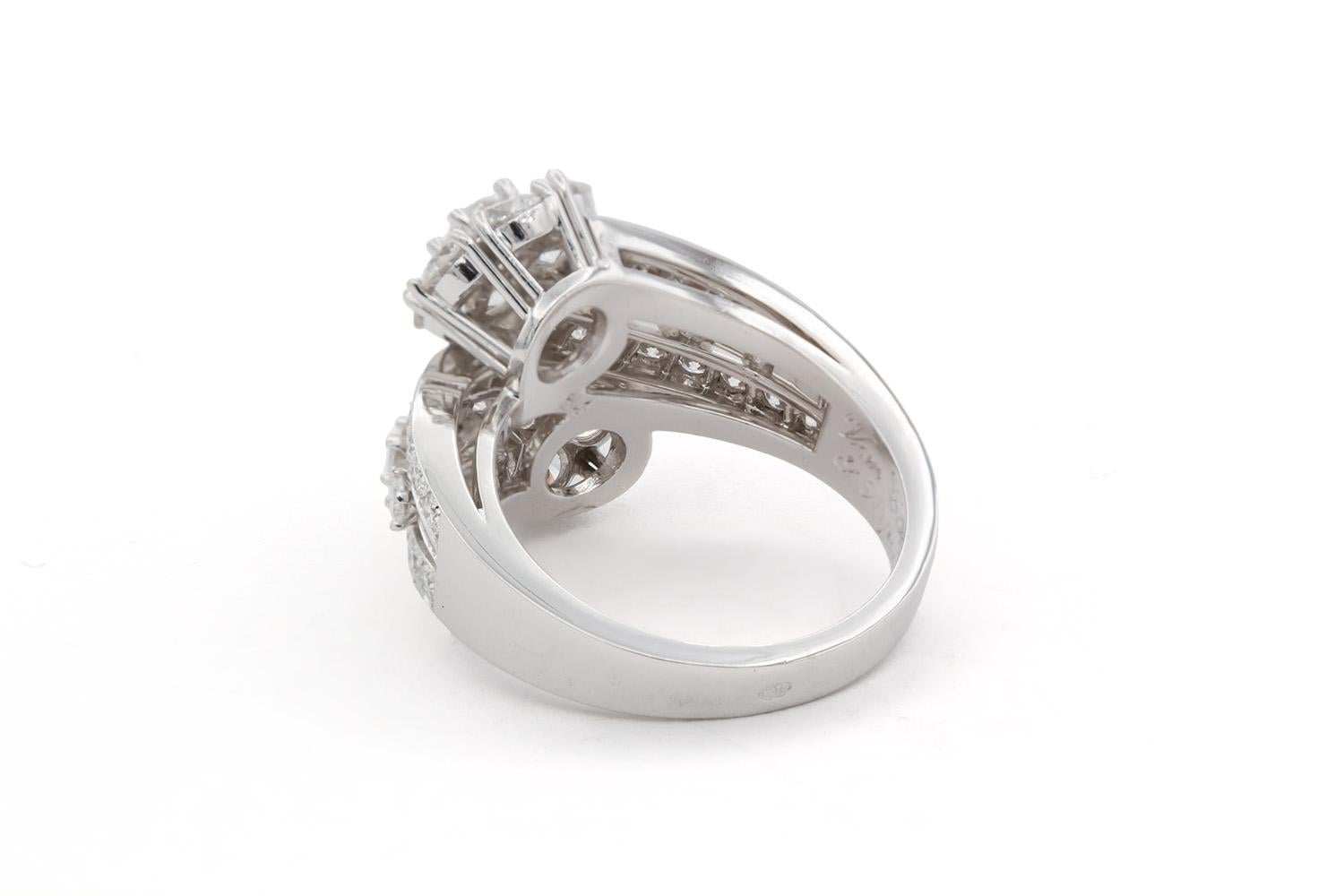 Donna Van Cleef & Arpels Anello con fiocco di neve e doppio fiore in platino e diamanti 3,00ctw BNP in vendita