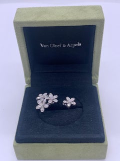 Van Cleef & Arpels Socrate 18K White Gold Full Diamond Flower Between-the-Finger