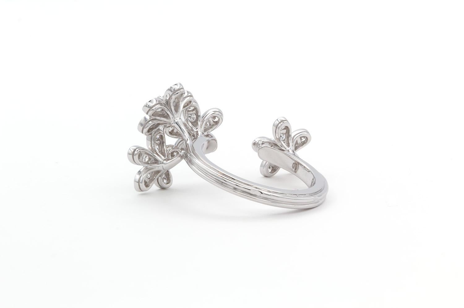 Van Cleef & Arpels Socrate Between the Finger Ring 18k White Gold & Diamond BNP In Excellent Condition In Tustin, CA