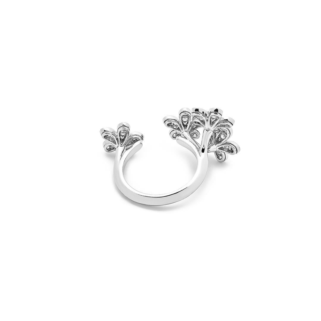 Taglio rotondo Van Cleef & Arpels Anello Socrate tra le dita in vendita