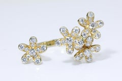 Van Cleef & Arpels Socrate between the Finger Ring, Yellow Gold, Round Diamonds