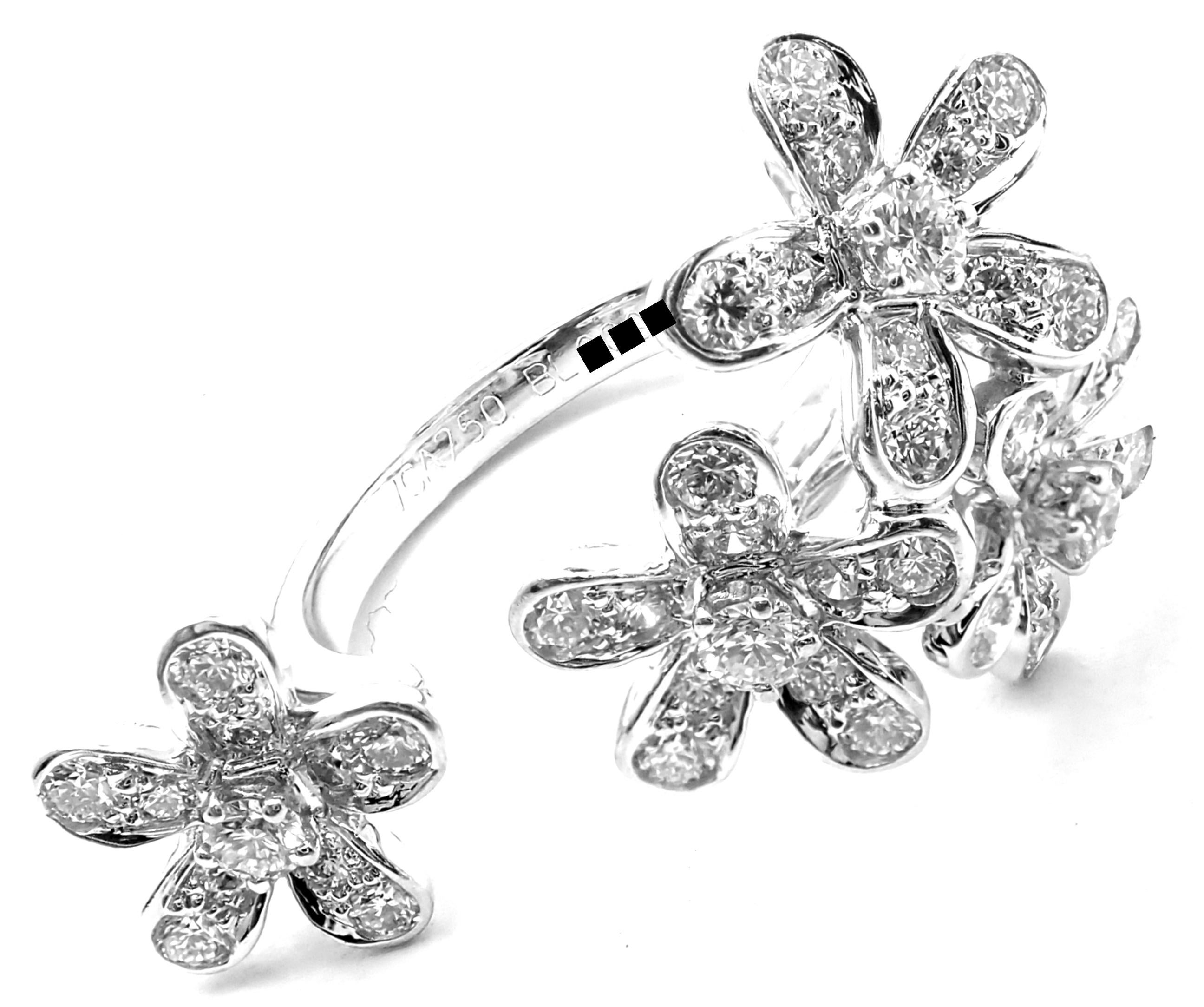 18k Weißgold Socrate Diamant zwischen den Fingern Ring von Van Cleef & Arpels. 
Mit 44 runden Diamanten mit Brillantschliff VVS1 Klarheit, E Farbe Gesamtgewicht .88ct
Dieser Ring wird mit einer Van Cleef & Arpels-Box und einem Service-Papier von VCA