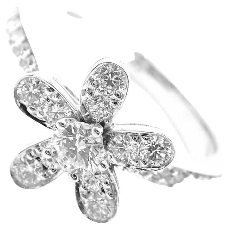 Van Cleef and Arpels Socrate Diamond One Flower White Gold Ring For Sale at  1stDibs | vca flower ring, one cleef ring, van cleef flower ring