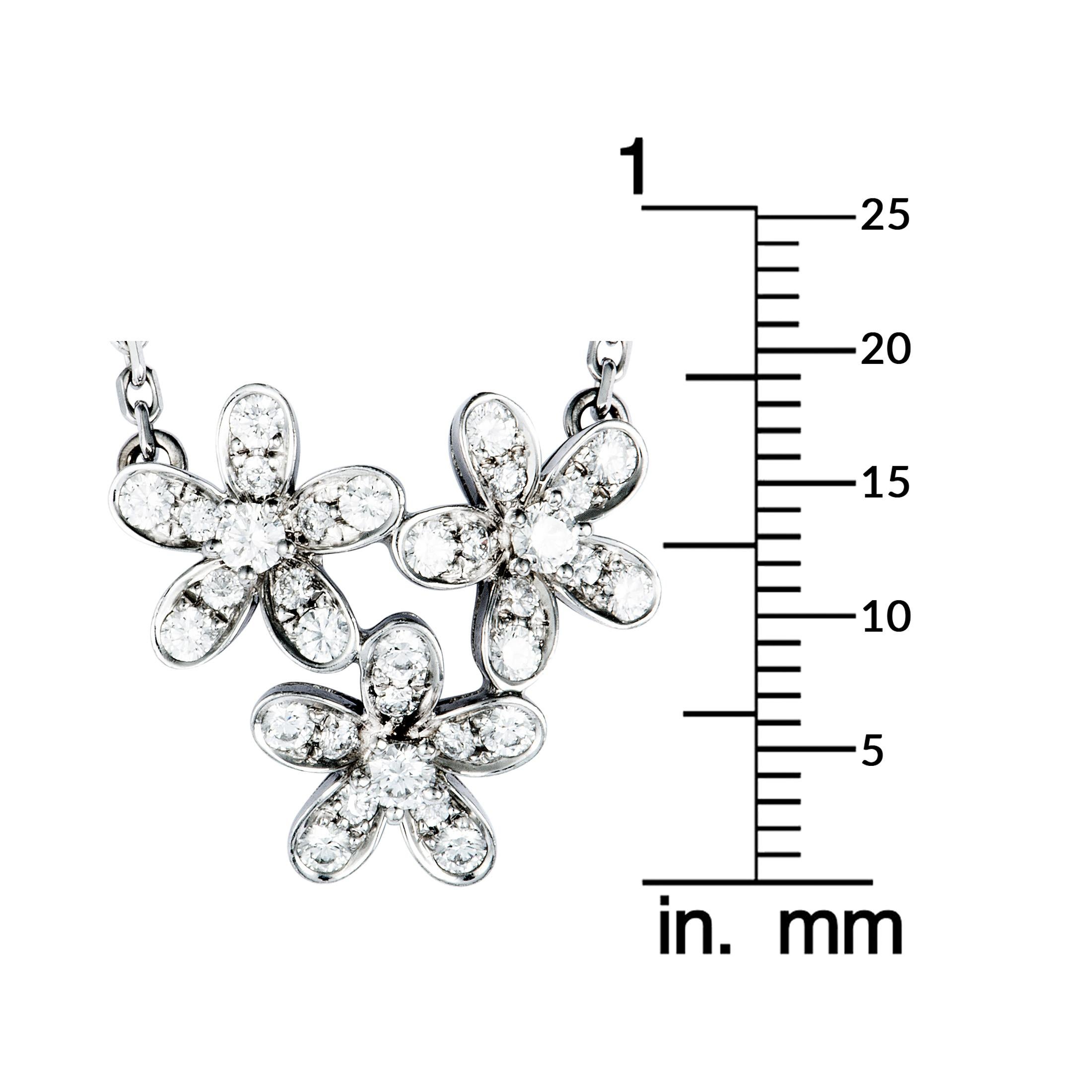 A gorgeous piece from the exceptional “Socrate” collection by Van Cleef & Arpels, this beautiful necklace is presented with an elegant chain onto which a splendid flowers pendant is attached. The necklace is made of 18K white gold and it is