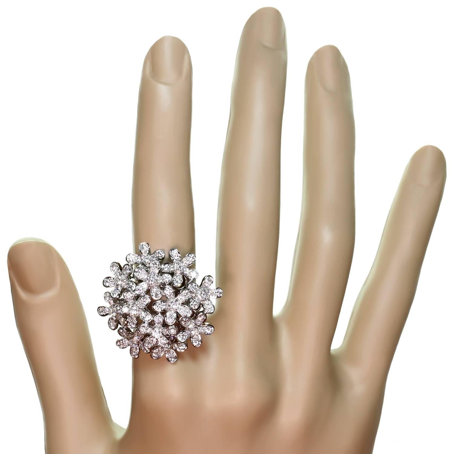 Van Cleef & Arpels Socrate Diamond White Gold Flower Bouquet Ring In Excellent Condition In New York, NY