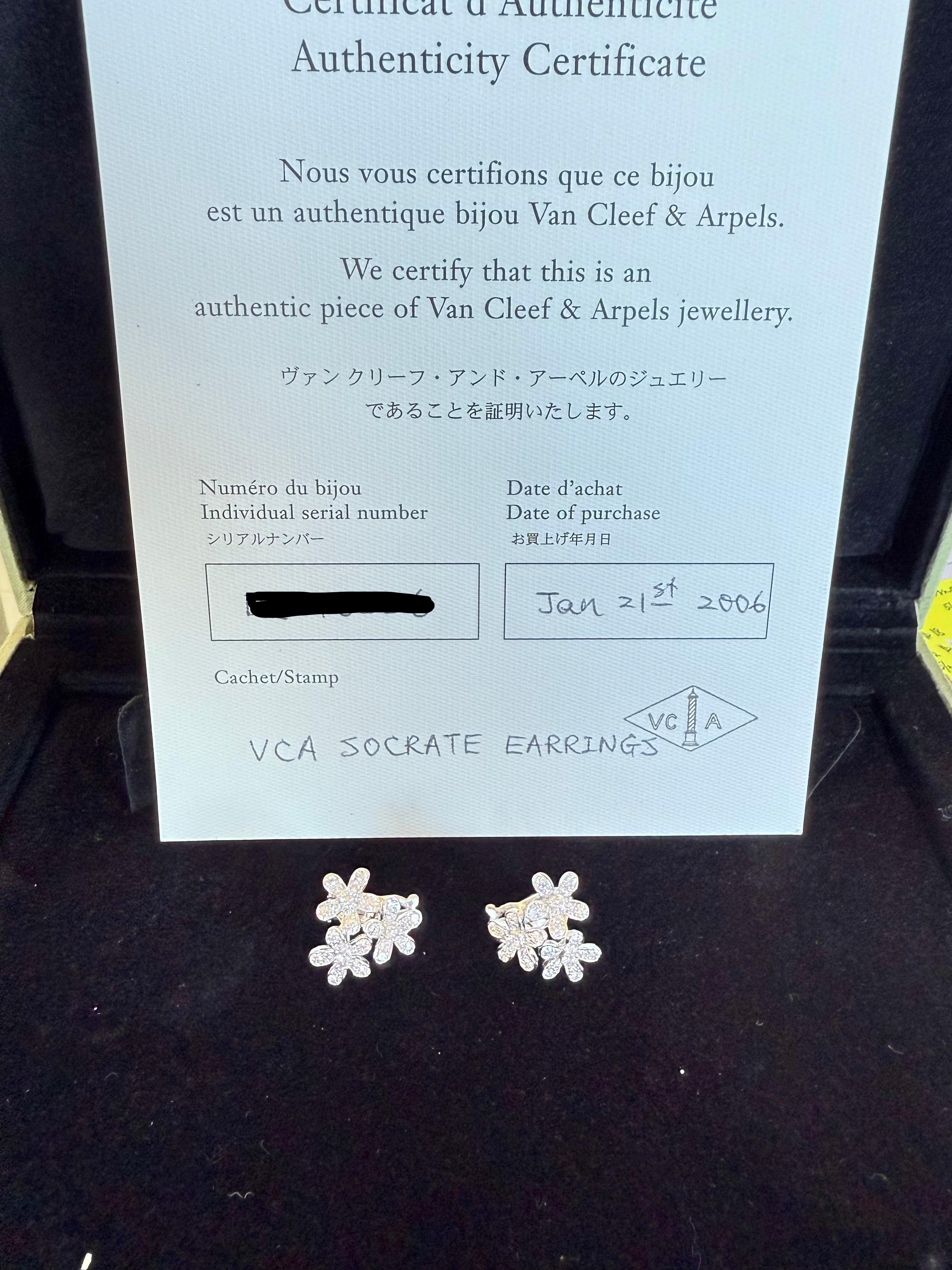 Van Cleef & Arpels Boucles d'oreilles Socrate 3 fleurs en vente 1