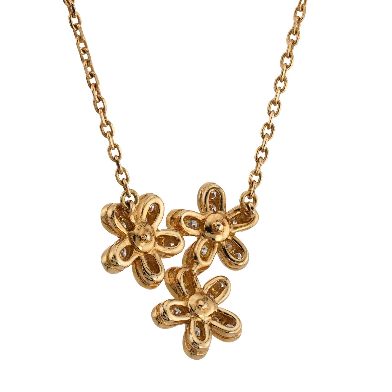 VAN CLEEF & ARPELS Socrates 3-Flower Diamond 18k Yellow Gold Pendant Necklace For Sale 5