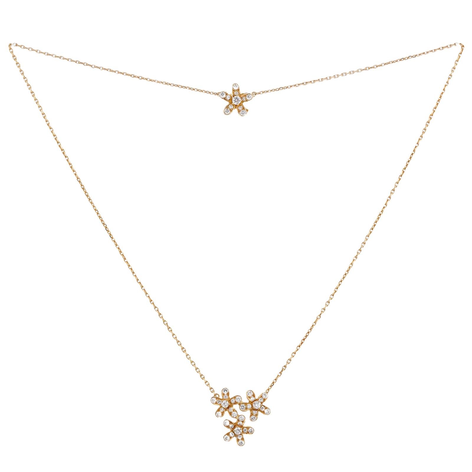 VAN CLEEF & ARPELS Socrates 3-Flower Diamond 18k Yellow Gold Pendant Necklace For Sale 1