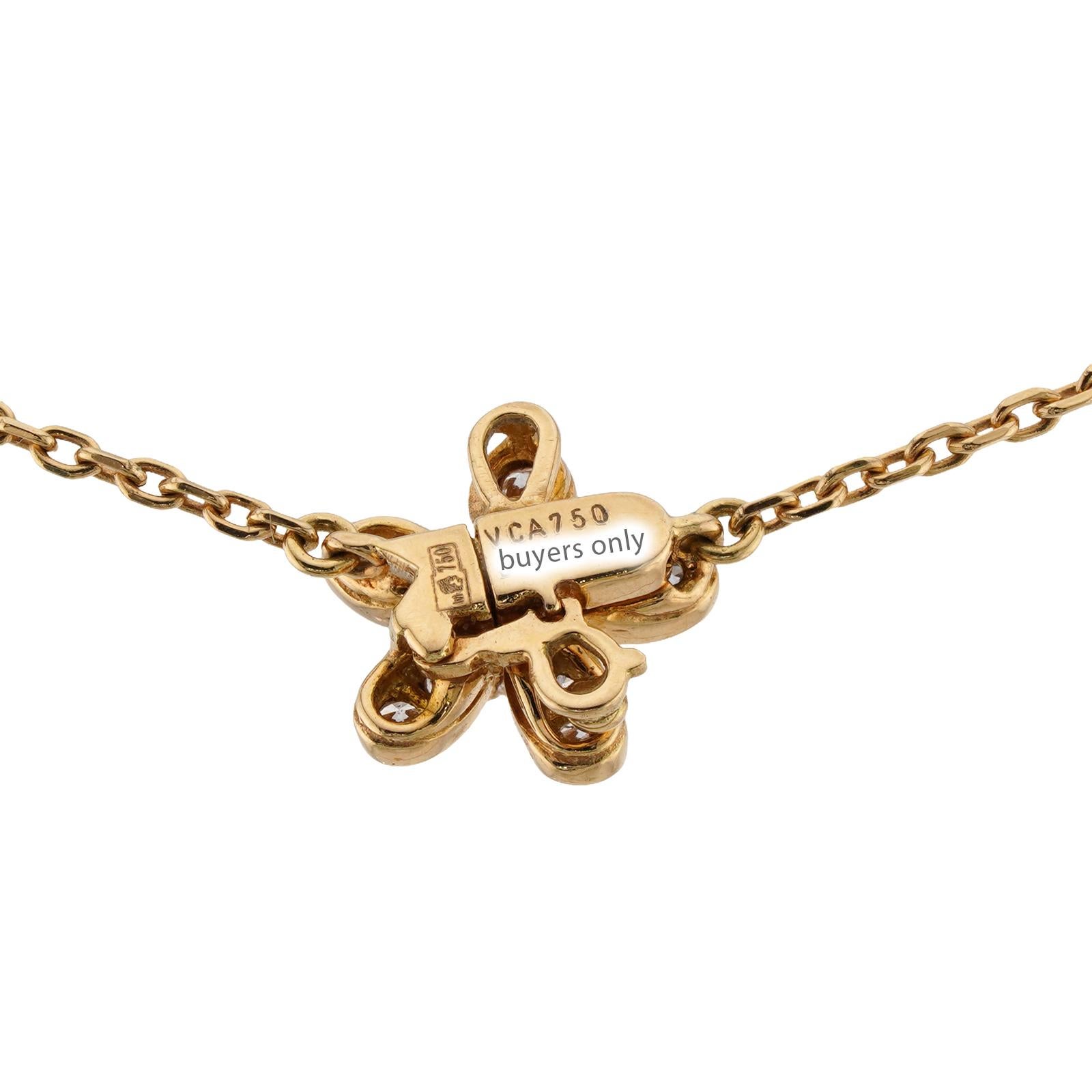 VAN CLEEF & ARPELS Socrates 3-Flower Diamond 18k Yellow Gold Pendant Necklace For Sale 4