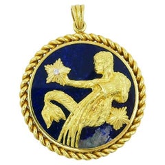 Van Cleef & Arpels Aquarius-Anhänger mit Sodalit in Gold und Aquarius