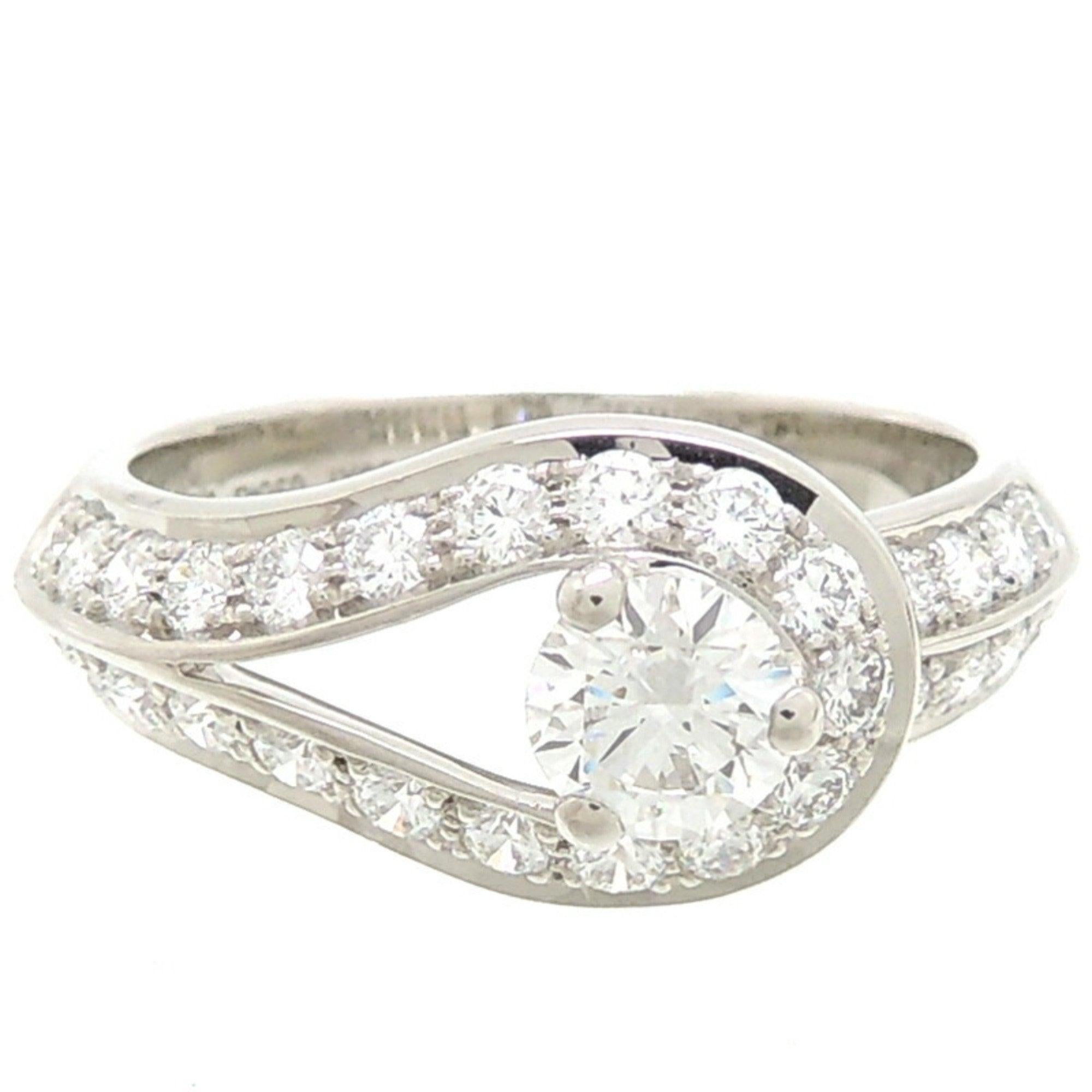 Women's Van Cleef & Arpels Solitaire Diamond Ring in Platinum For Sale