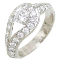 Van Cleef & Arpels Solitaire Diamond Ring in Platinum