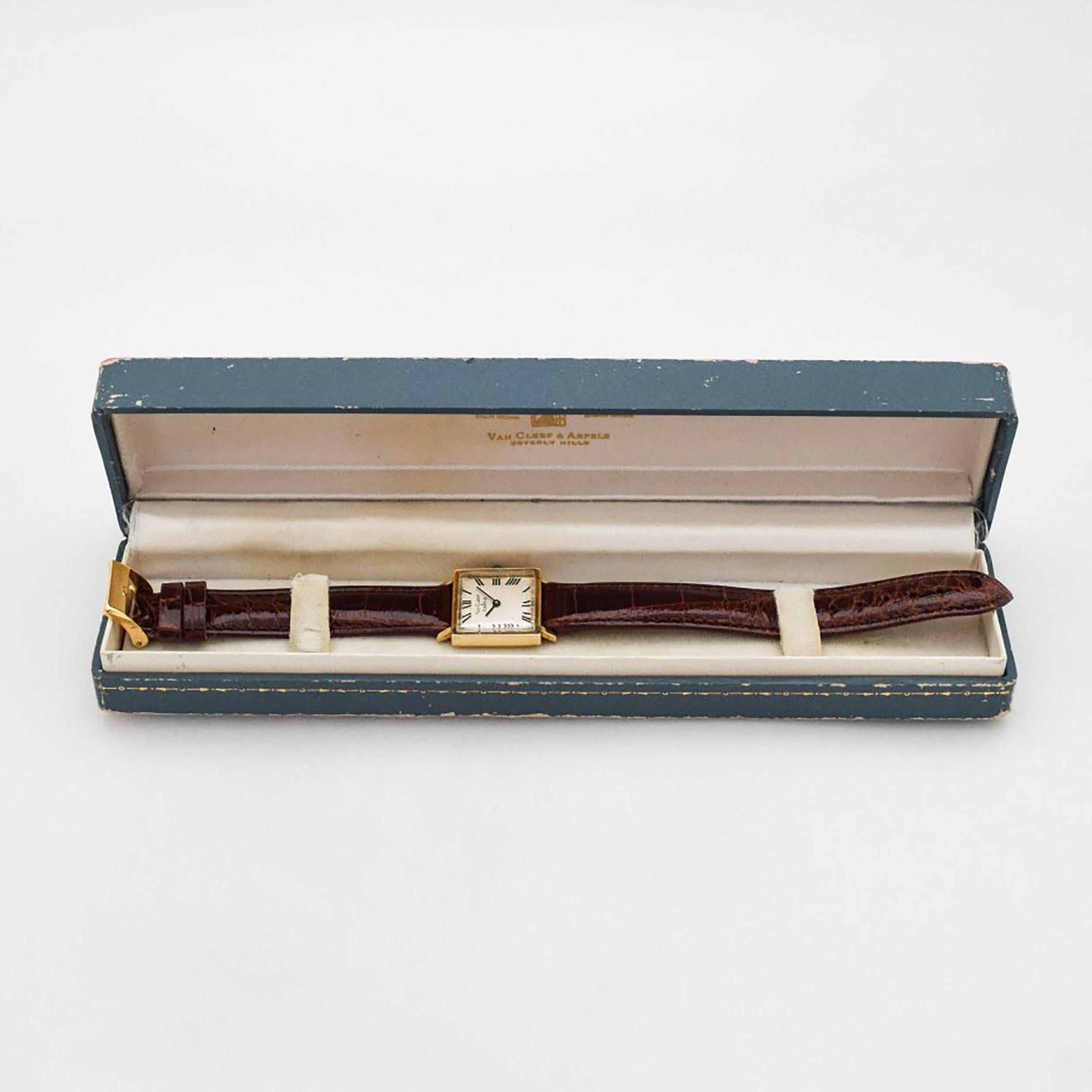 Van Cleef & Arpels Square-Shaped 14 Karat Yellow Gold Watch, 1990s For Sale 7