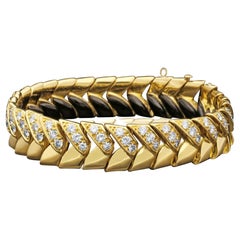 Van Cleef & Arpels Stylish 18ct Gold Diamond And Black Onyx Reversible Bracelet