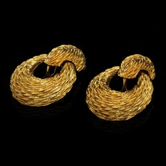 Van Cleef & Arpels Stylish Pair of 18ct Gold 'Door Knocker' Clip Earrings