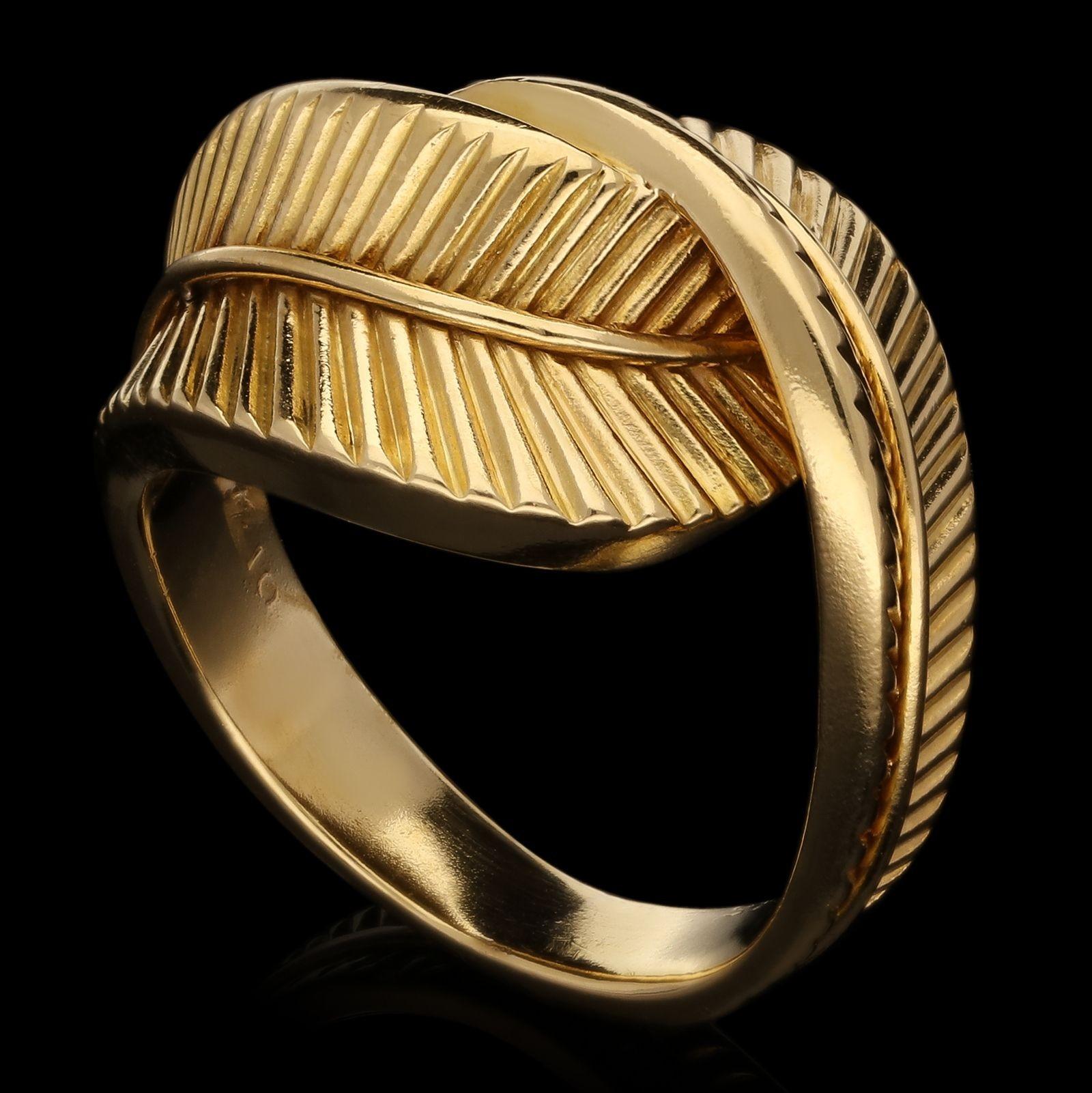 A stylish Retro vintage gold ring by Van Cleef and Arpels c.1960s, designed as a wraparound cross over stylised leaf with reeded markings and bold three dimensional profile. This wonderful ring was part of the ‘la boutique’ collection of jewellery