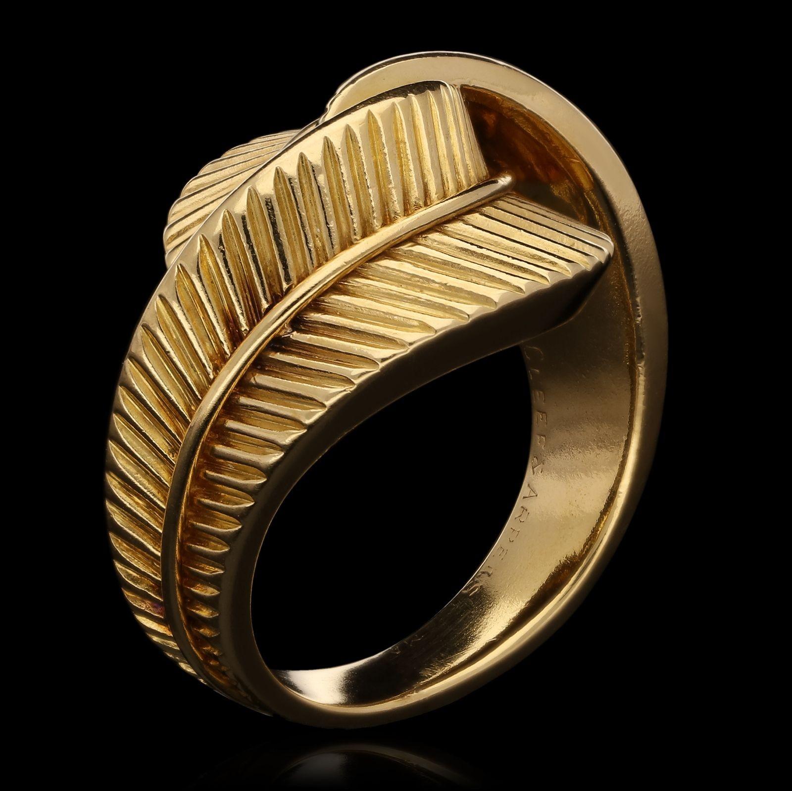 Van Cleef & Arpels Stylish Retro 18ct Gold Cross Over Dress Ring, Circa 1960s In Good Condition In London, GB