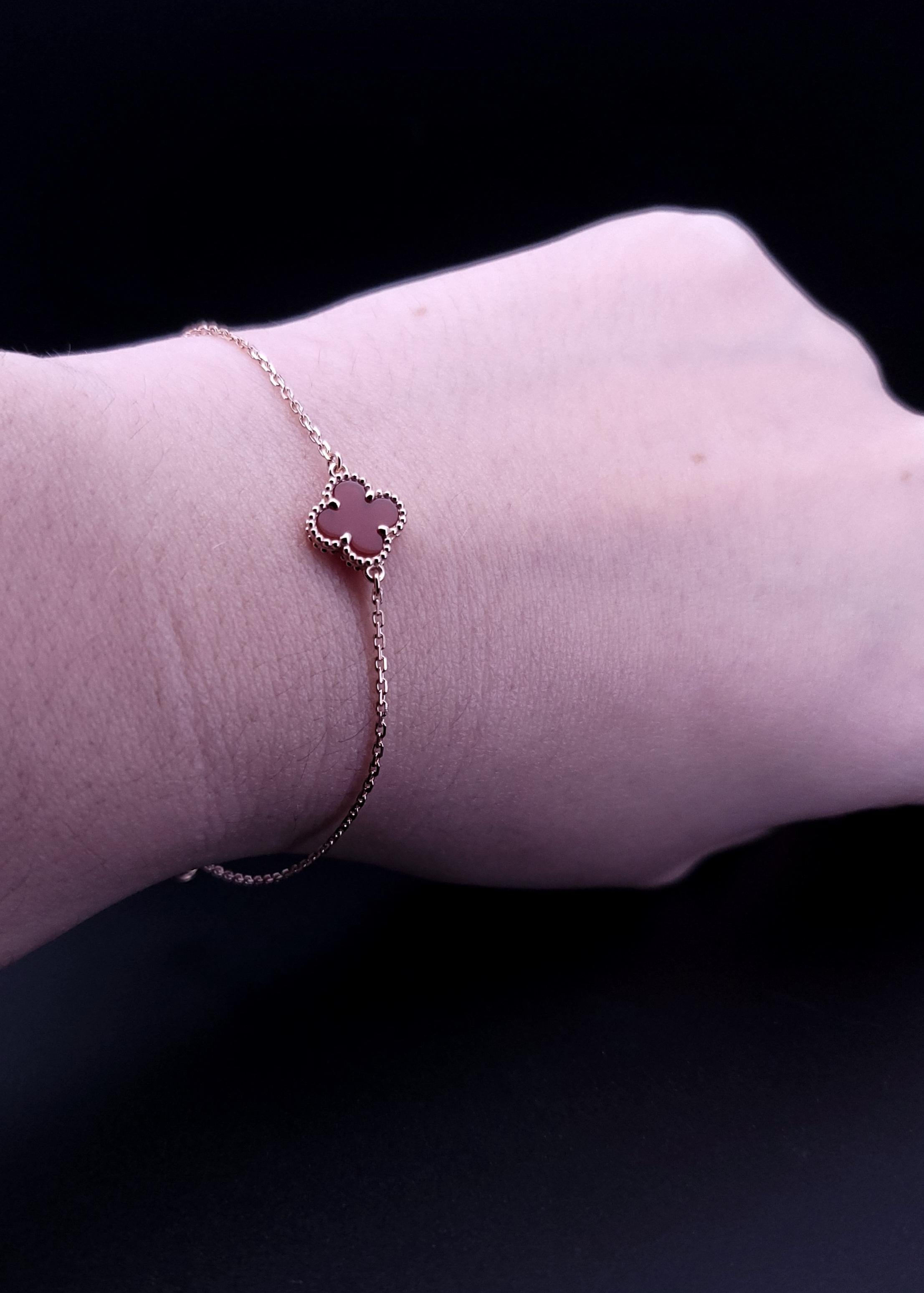 Van Cleef & Arpels Sweet Alhambra 18K 750 Roségold Karneol-Armband Damen im Angebot