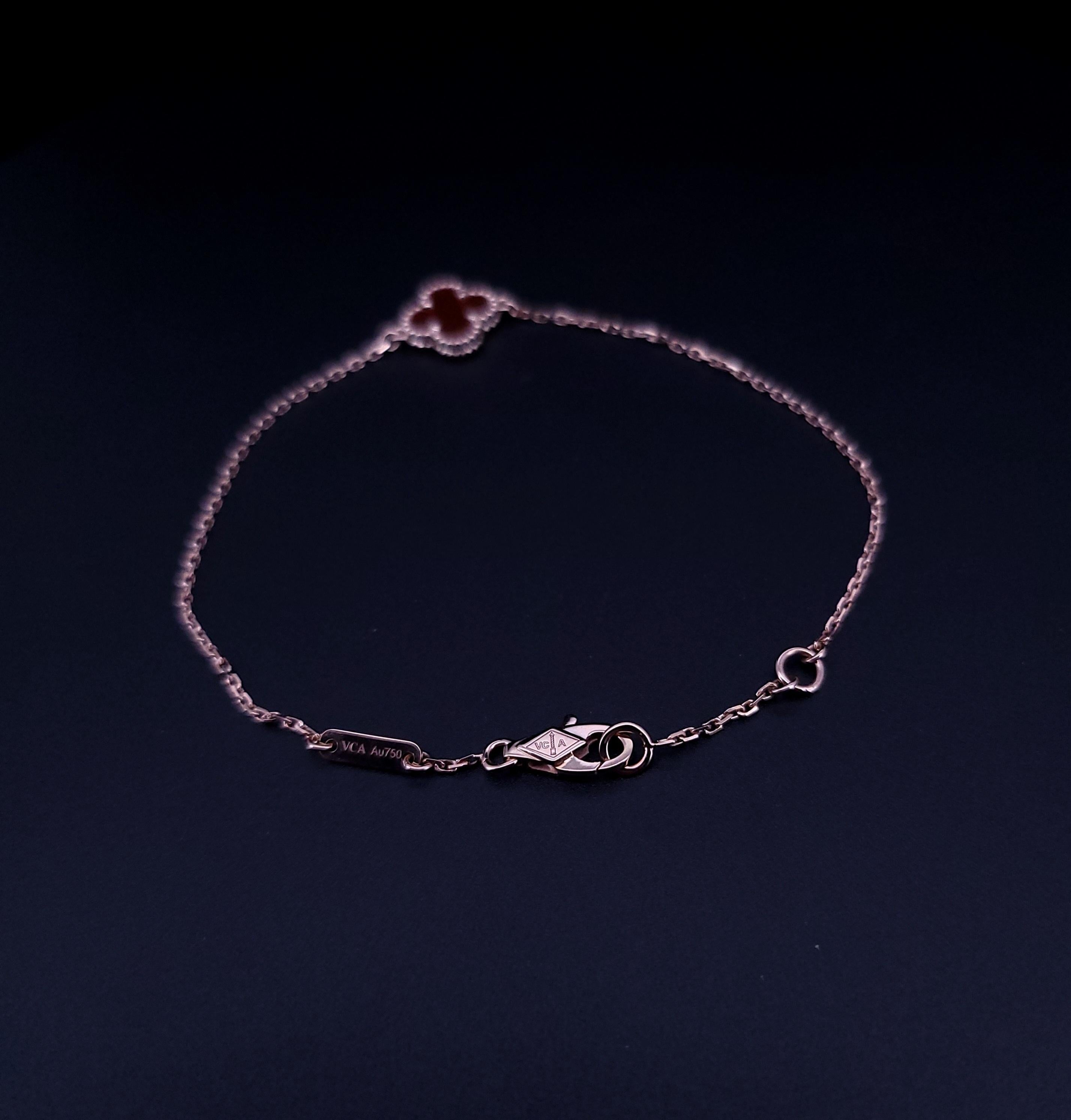 Van Cleef & Arpels Sweet Alhambra 18K 750 Roségold Karneol-Armband im Angebot 1