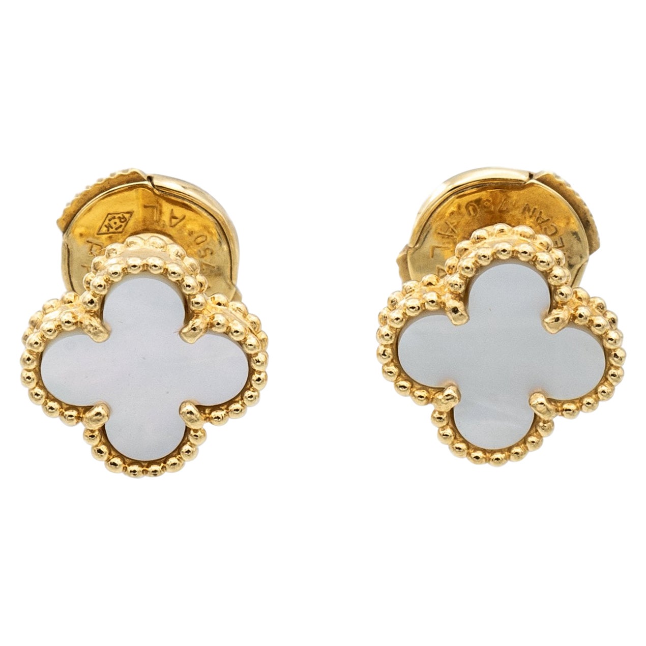 Van Cleef & Arpels Sweet Alhambra Ohrstecker aus 18 Karat Gelbgold mit Perlmutt