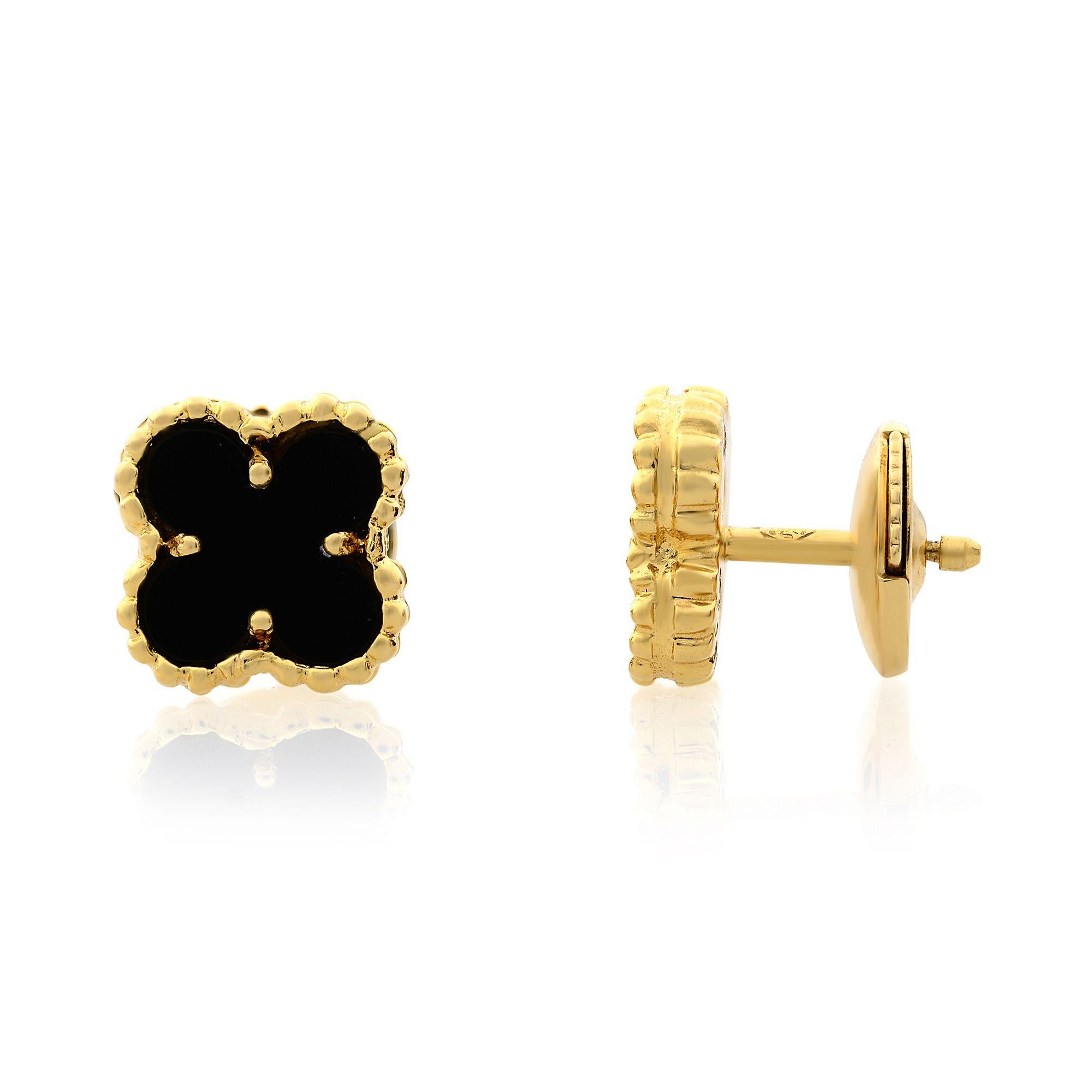 The Sweet Alhambra jewelry creations by Van Cleef & Arpels have featured delightful lucky motifs in miniature form since 2007.
Sweet Alhambra ear studs,  18k yellow gold, 2  onyx stones, small model, 8mm.
Excellent pre-owned condition, original