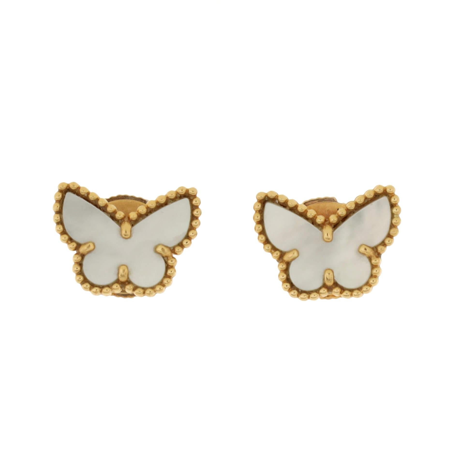Condition: Very good. Moderate wear throughout.
Accessories: Box
Measurements: Height/Length: 8.25 mm, Width: 10.80 mm
Designer: Van Cleef & Arpels
Model: Sweet Alhambra Butterfly Stud Earrings 18K Yellow Gold and Mother of Pearl
Exterior Material: