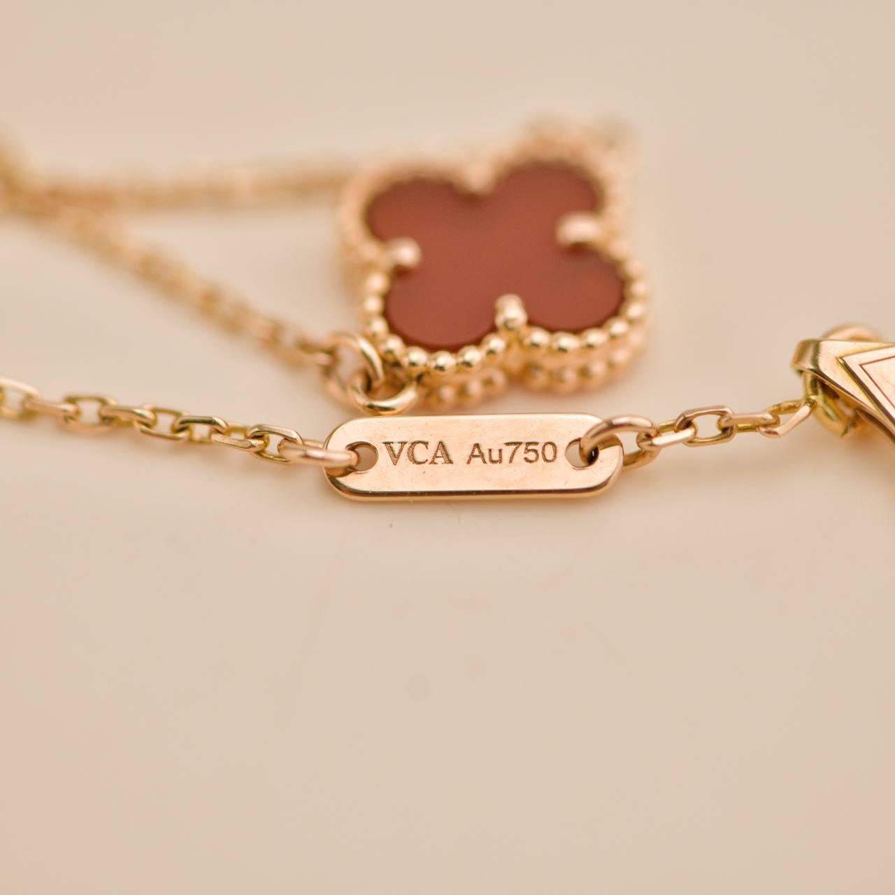 Femenino o masculino Van Cleef & Arpels Dulce Alhambra Pulsera de cornalina de oro rosa de 18 quilates en venta