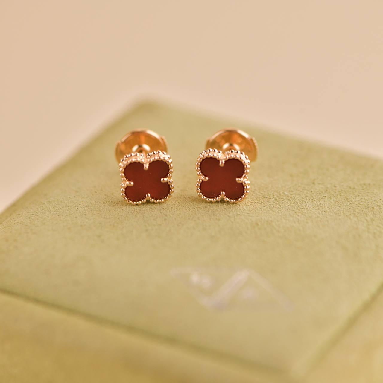 Van Cleef & Arpels Orecchini Sweet Alhambra con corniola in oro rosa 18 carati In condizioni ottime in vendita a Banbury, GB