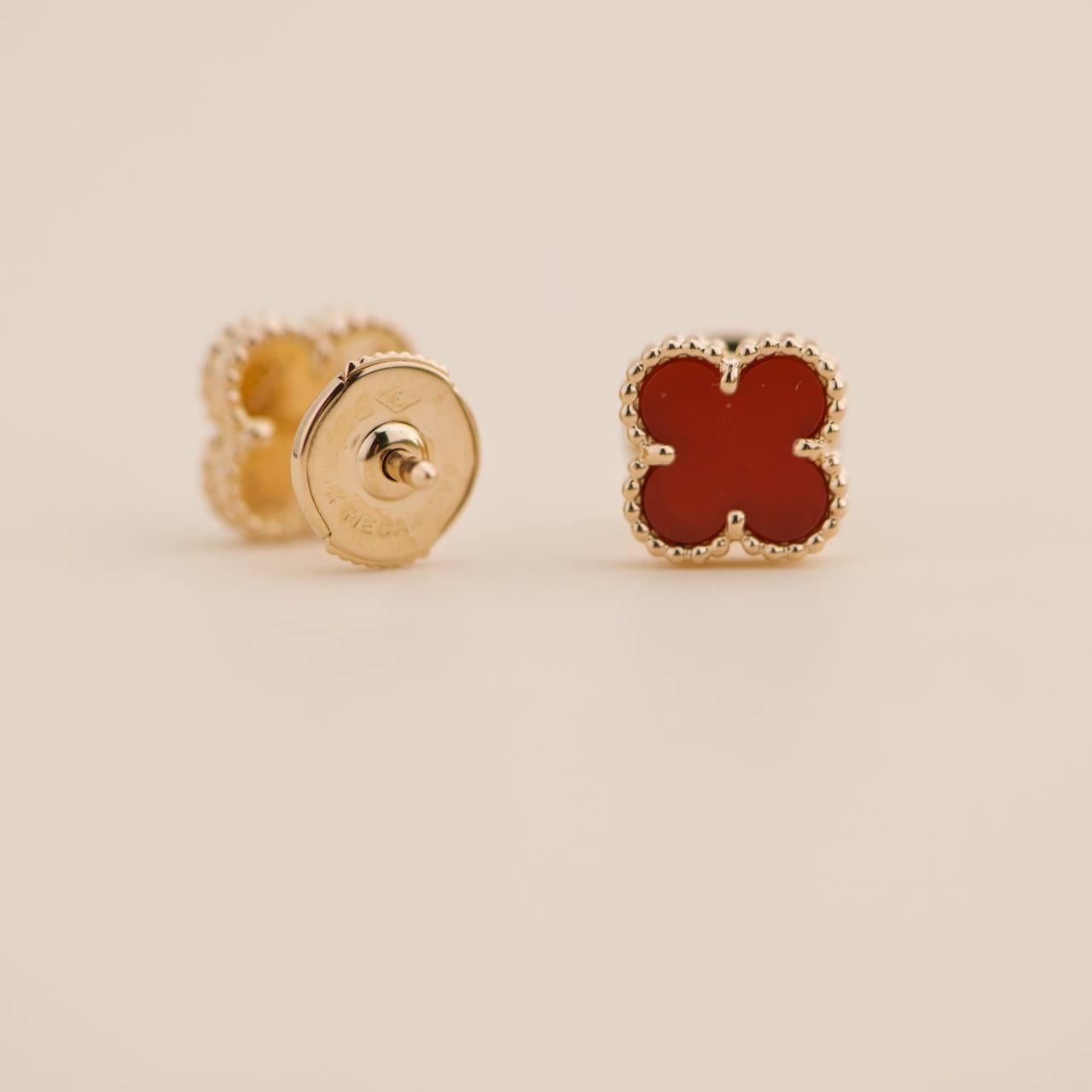 Van Cleef & Arpels Sweet Alhambra Carnelian 18k Rose Gold Earstuds In Excellent Condition For Sale In Banbury, GB