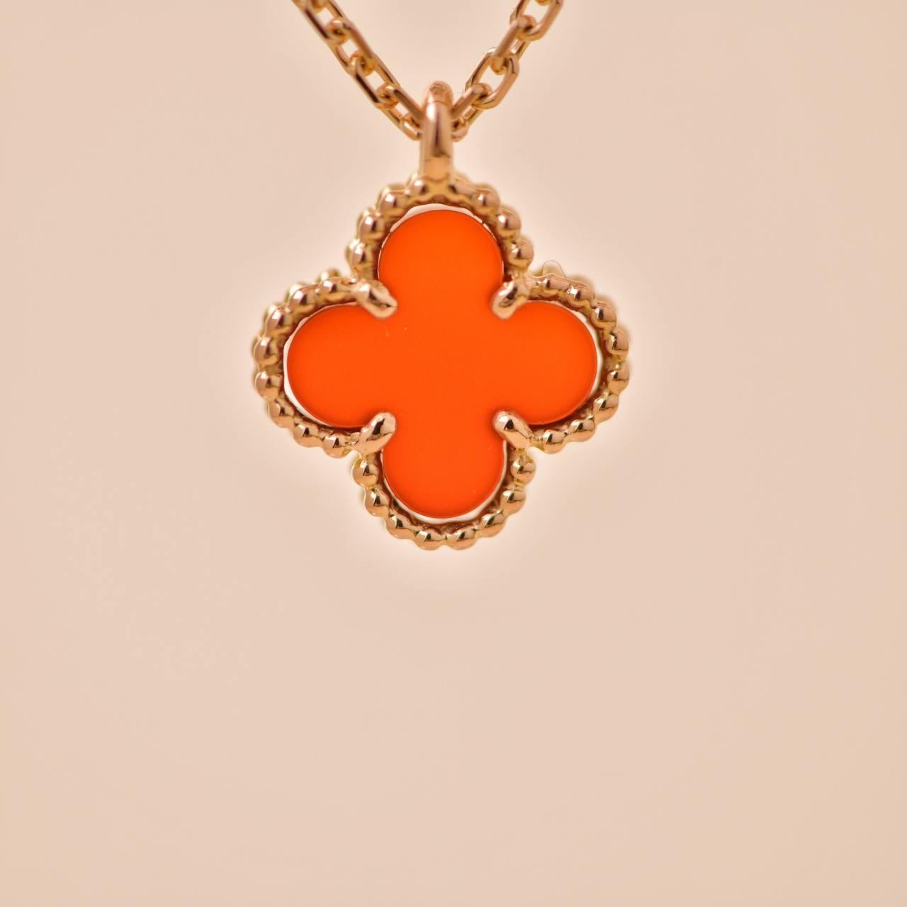 Van Cleef & Arpels Sweet Alhambra Carnelian 18K Rose Gold Pendant Necklace In Excellent Condition In Banbury, GB