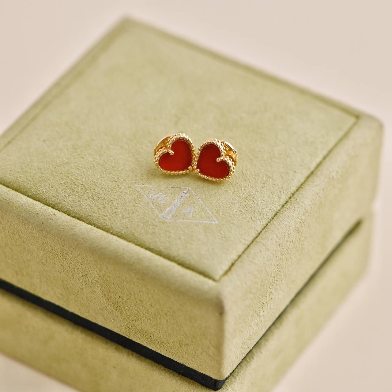Uncut Van Cleef & Arpels Sweet Alhambra Carnelian Heart 18K Rose Gold Earrings