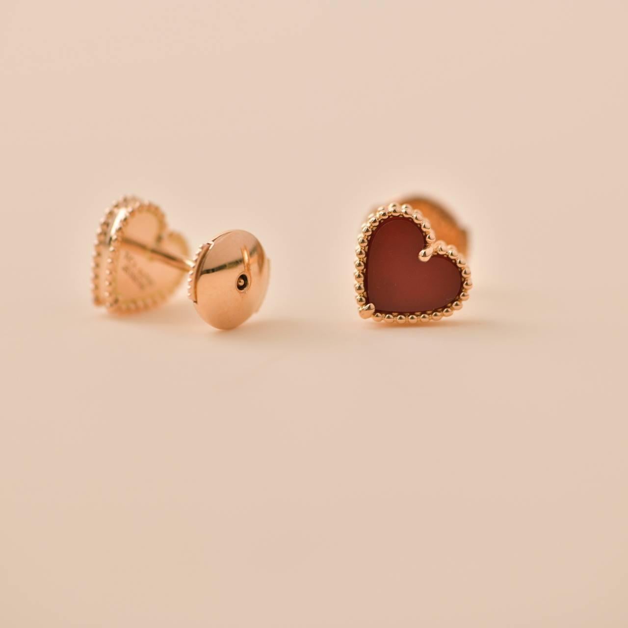 Women's or Men's Van Cleef & Arpels Sweet Alhambra Carnelian Heart 18K Rose Gold Earrings For Sale