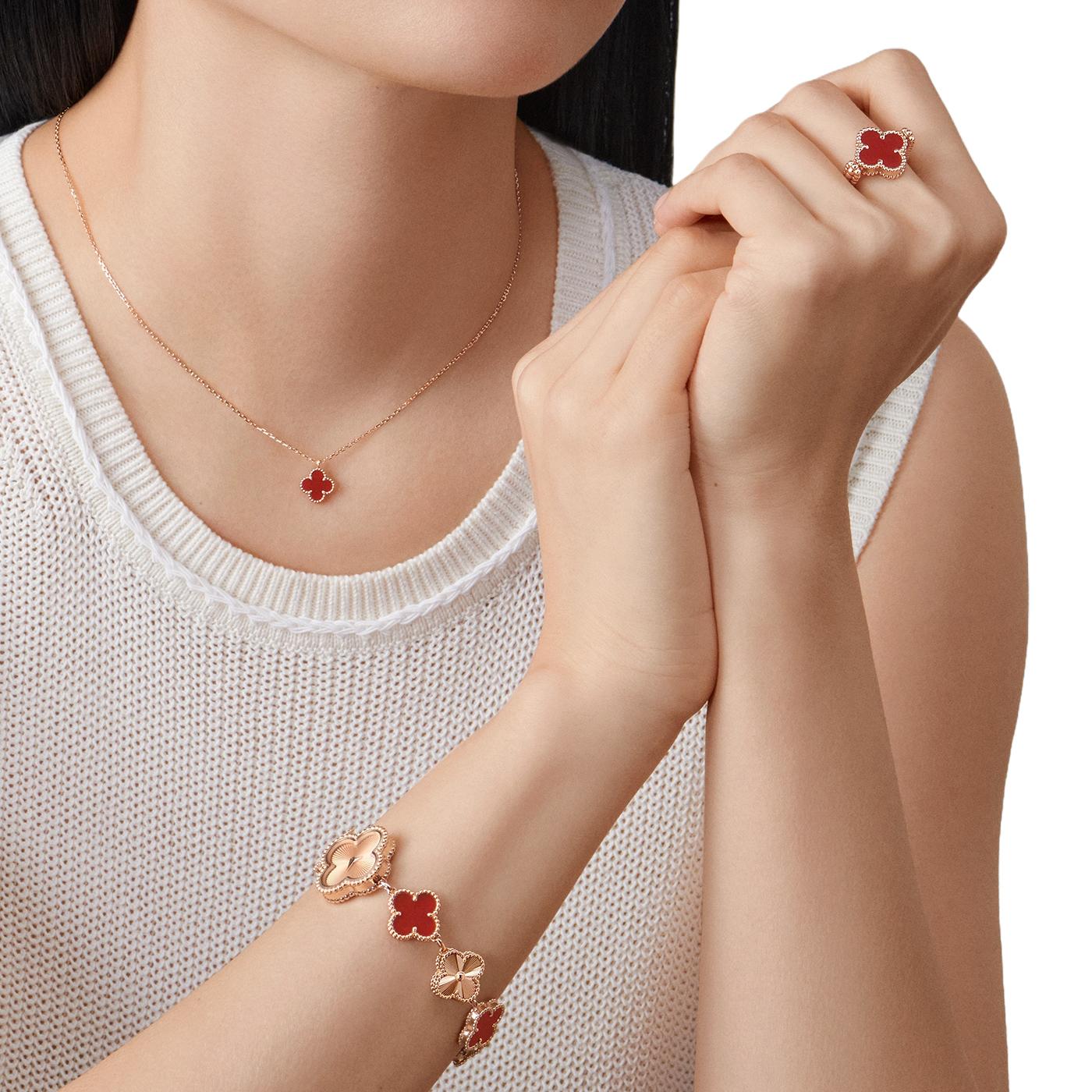 Bead Van Cleef & Arpels Sweet Alhambra Carnelian Pendant 18K Rose Gold For Sale