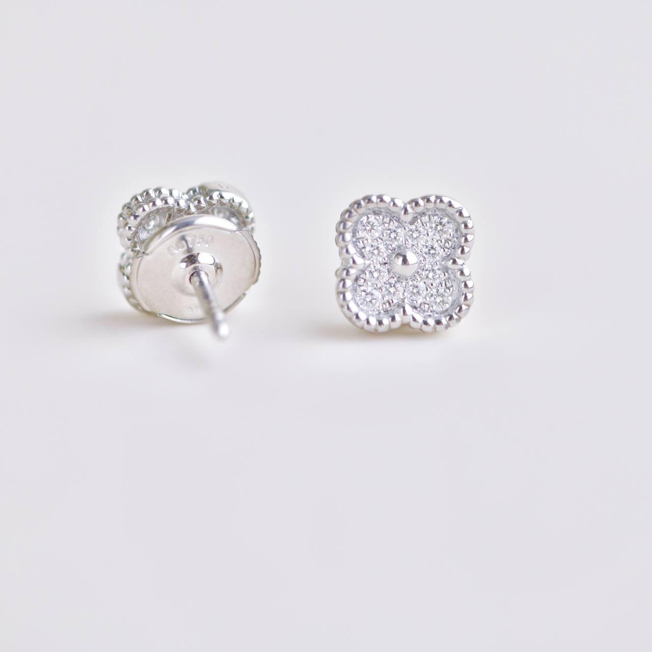 da uomo o donna Van Cleef & Arpels Orecchini Sweet Alhambra con diamanti in oro bianco 18K in vendita