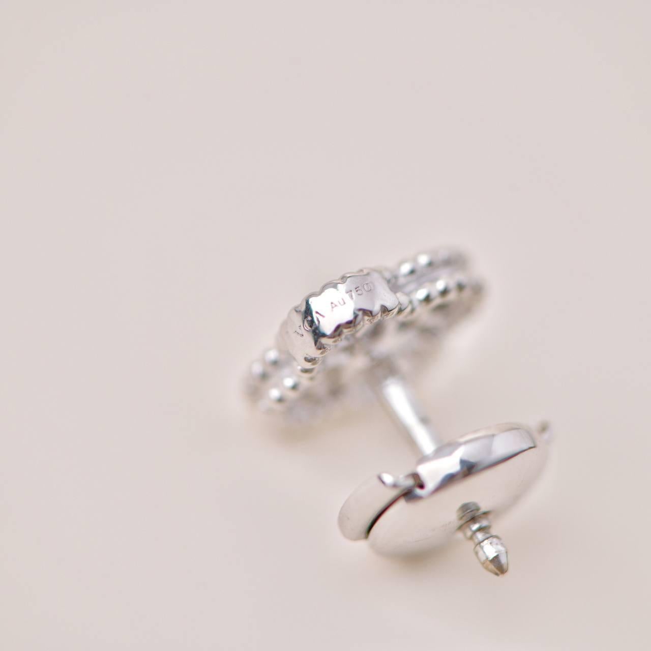 Van Cleef & Arpels Ohrringe Sweet Alhambra aus 18 Karat Weißgold mit Diamanten 1